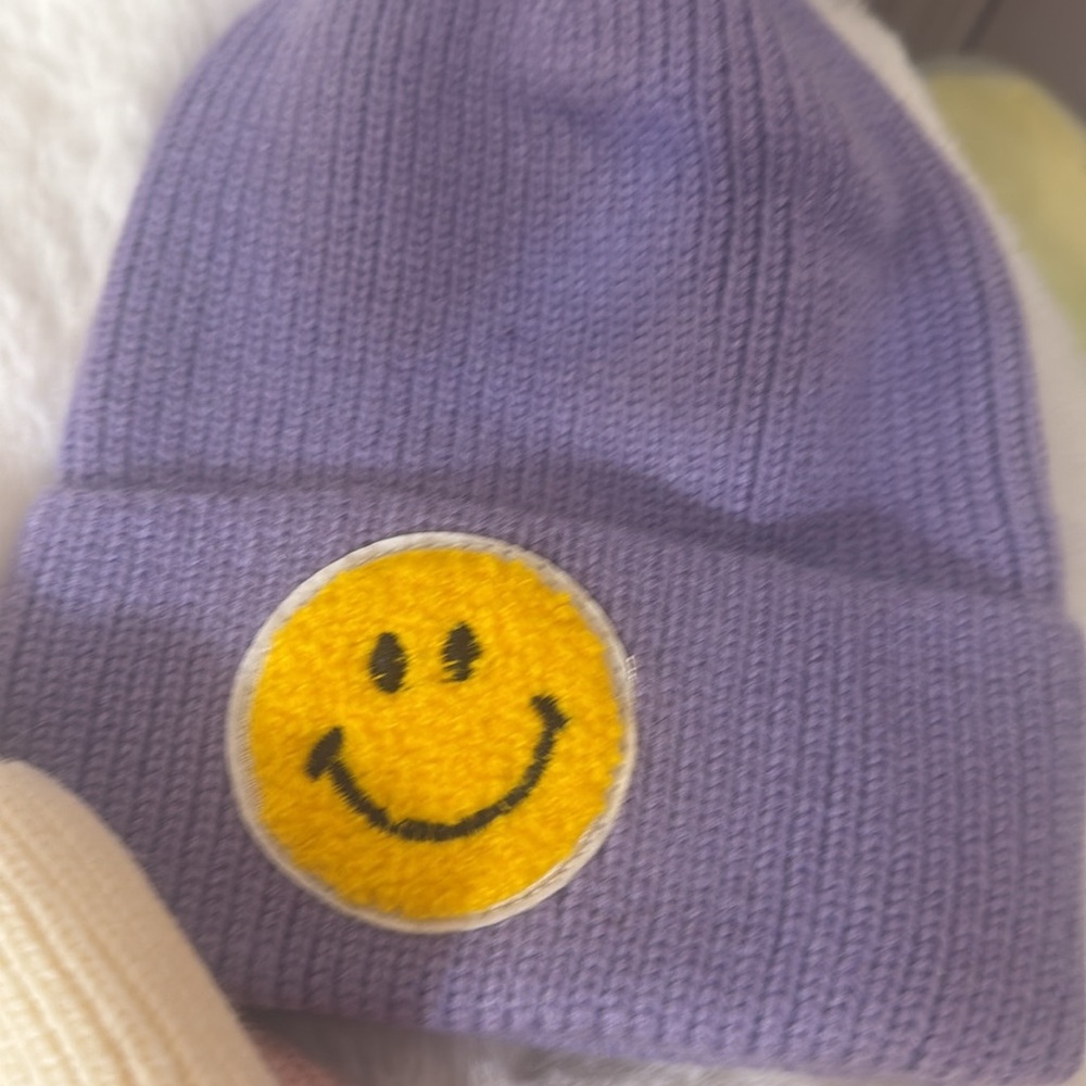 💕🛍️Super soft ribbed smiley 😊 hat 💕🛍️ - Picture 5 of 6
